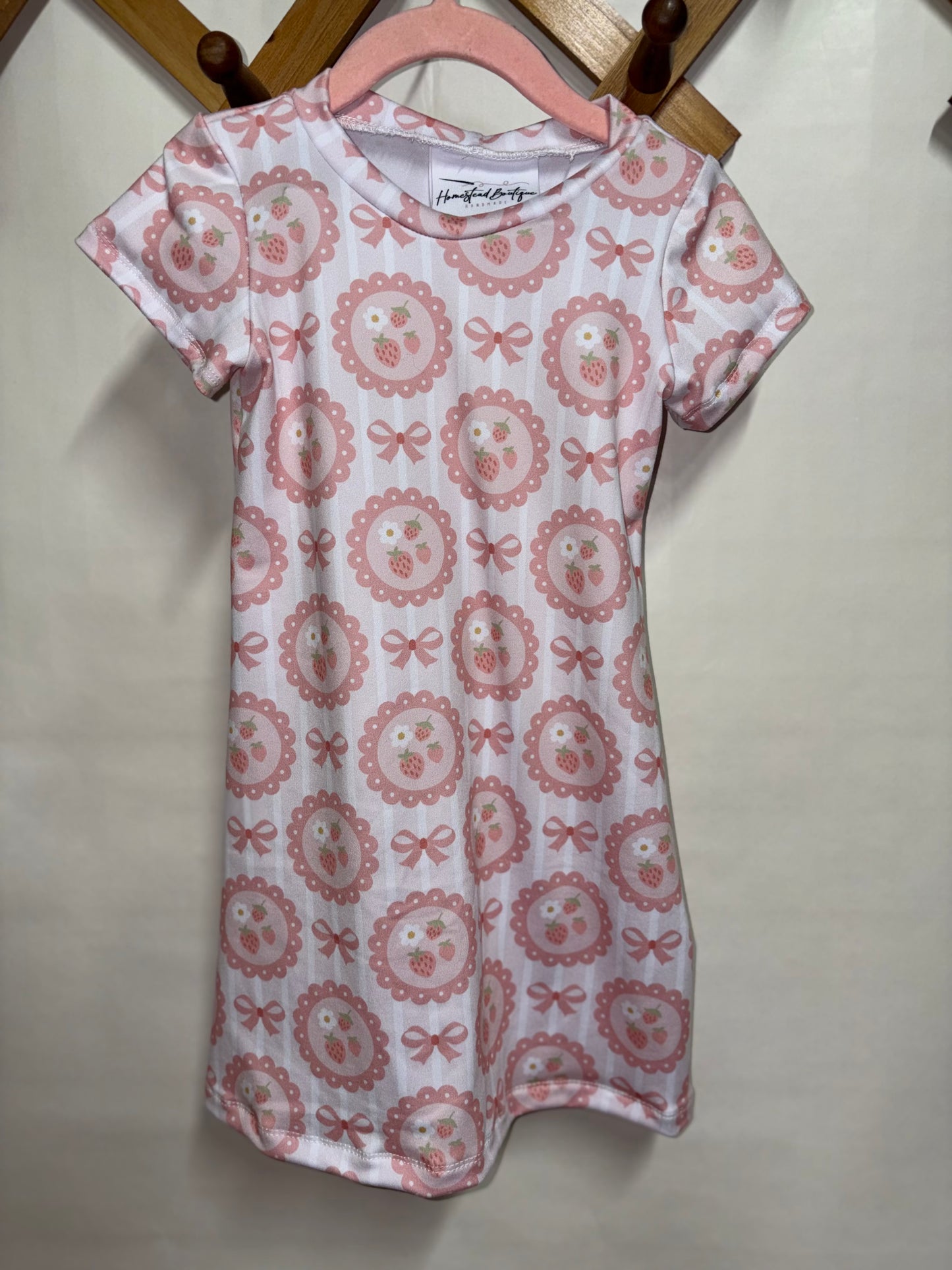 Strawberry t shirt dress (4t)