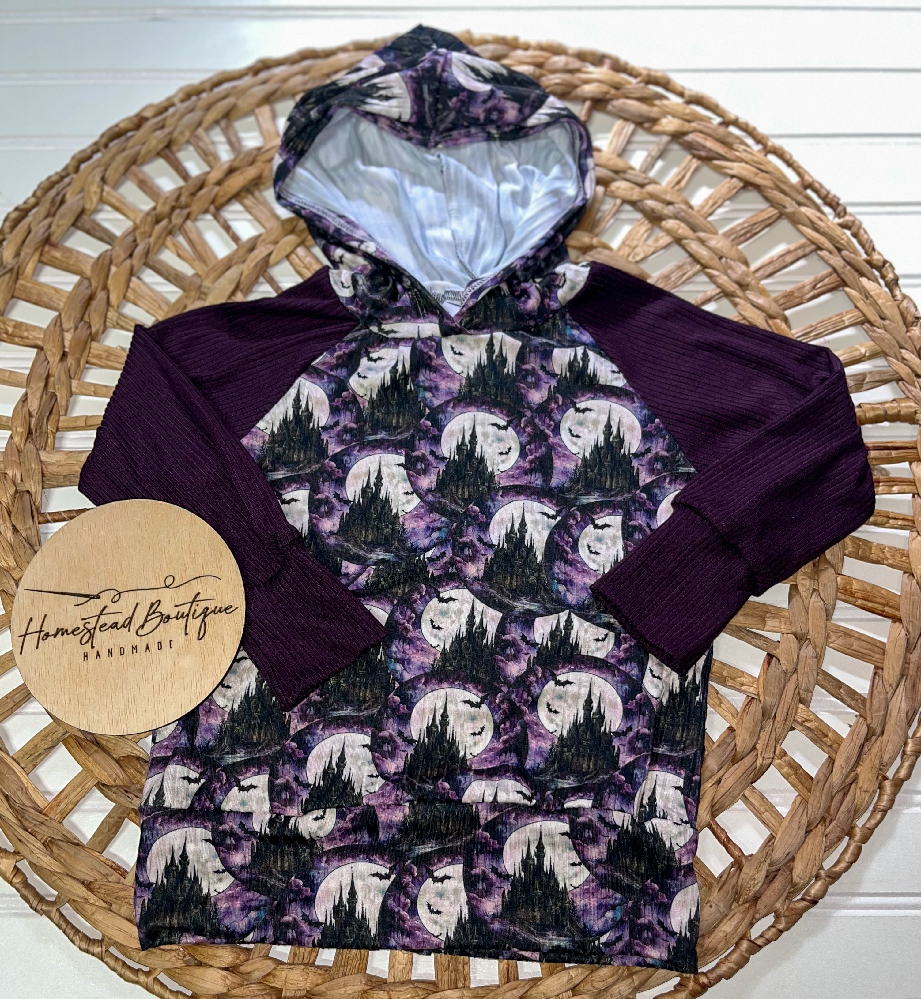 Spooky mansion hoodie (3t)